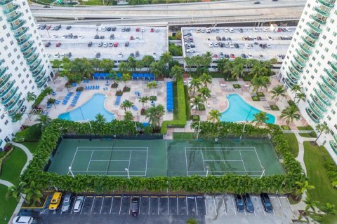 Condo in Sunny Isles Beach, Florida, 2 bedrooms  № 2283245 - photo 25