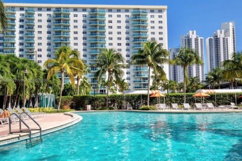 Condo in Sunny Isles Beach, Florida, 2 bedrooms № 2283245