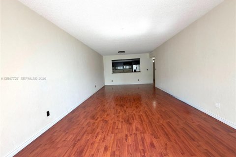 Condo in Sunny Isles Beach, Florida, 2 bedrooms  № 2283245 - photo 4