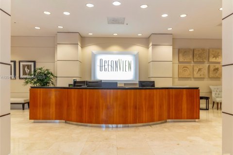 Condo in Sunny Isles Beach, Florida, 2 bedrooms  № 2283245 - photo 18