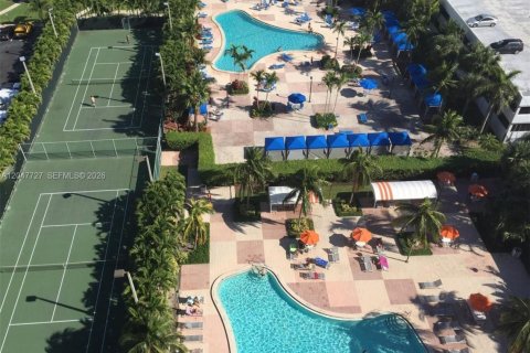 Condo in Sunny Isles Beach, Florida, 2 bedrooms  № 2283245 - photo 21