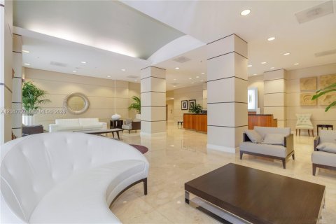 Condo in Sunny Isles Beach, Florida, 2 bedrooms  № 2283245 - photo 19