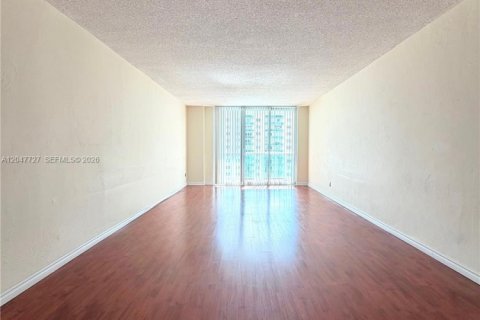 Condo in Sunny Isles Beach, Florida, 2 bedrooms  № 2283245 - photo 15
