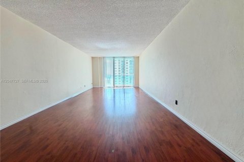 Condo in Sunny Isles Beach, Florida, 2 bedrooms  № 2283245 - photo 2