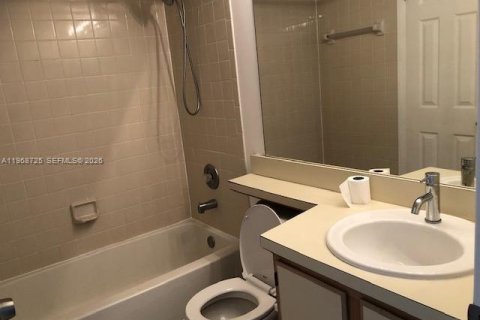 Купить кондоминиум в Окленд-Парк, Флорида 2 спальни, 97.45м2, № 2030770 - фото 22