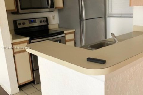 Купить кондоминиум в Окленд-Парк, Флорида 2 спальни, 97.45м2, № 2030770 - фото 12