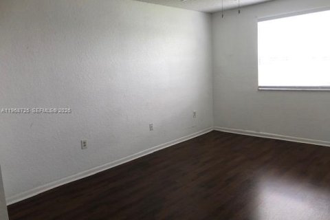 Купить кондоминиум в Окленд-Парк, Флорида 2 спальни, 97.45м2, № 2030770 - фото 18