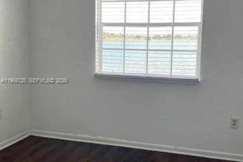 Купить кондоминиум в Окленд-Парк, Флорида 2 спальни, 97.45м2, № 2030770 - фото 11