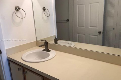 Купить кондоминиум в Окленд-Парк, Флорида 2 спальни, 97.45м2, № 2030770 - фото 19