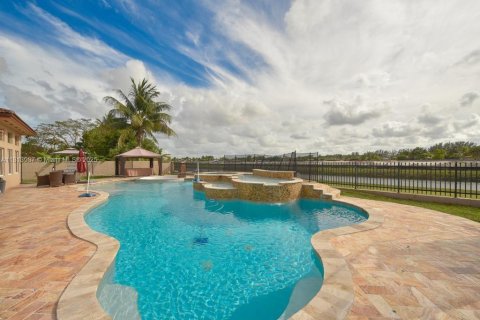 Villa ou maison à vendre à Miami, Floride: 5 chambres, 314.47 m2 № 1762817 - photo 27