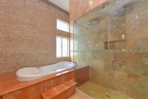 Villa ou maison à vendre à Miami, Floride: 5 chambres, 314.47 m2 № 1762817 - photo 20