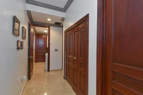 Villa ou maison à vendre à Miami, Floride: 5 chambres, 314.47 m2 № 1762817 - photo 14
