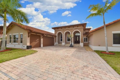 Villa ou maison à vendre à Miami, Floride: 5 chambres, 314.47 m2 № 1762817 - photo 3