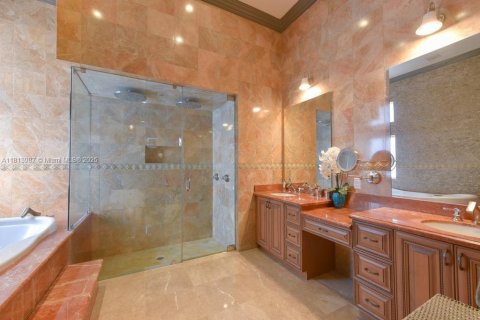 Villa ou maison à vendre à Miami, Floride: 5 chambres, 314.47 m2 № 1762817 - photo 25