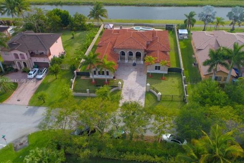 Villa ou maison à vendre à Miami, Floride: 5 chambres, 314.47 m2 № 1762817 - photo 28