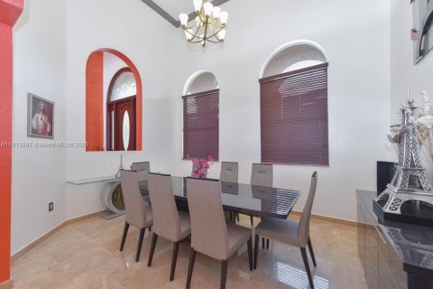 Villa ou maison à vendre à Miami, Floride: 5 chambres, 314.47 m2 № 1762817 - photo 13