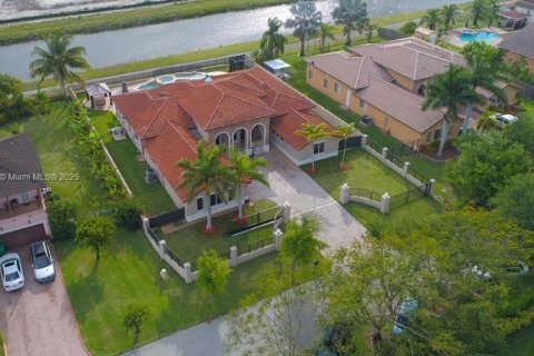 Villa ou maison à vendre à Miami, Floride: 5 chambres, 314.47 m2 № 1762817 - photo 29