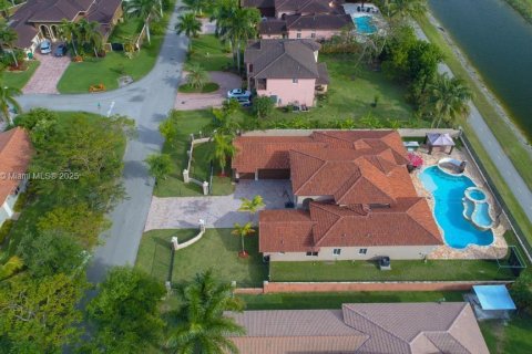 Villa ou maison à vendre à Miami, Floride: 5 chambres, 314.47 m2 № 1762817 - photo 30
