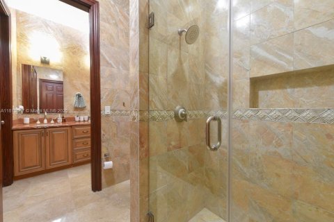 Villa ou maison à vendre à Miami, Floride: 5 chambres, 314.47 m2 № 1762817 - photo 21