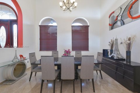 Villa ou maison à vendre à Miami, Floride: 5 chambres, 314.47 m2 № 1762817 - photo 12