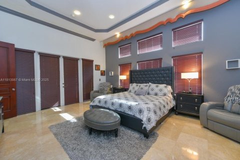 Villa ou maison à vendre à Miami, Floride: 5 chambres, 314.47 m2 № 1762817 - photo 8