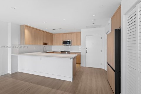 Condo in Key Biscayne, Florida, 2 bedrooms  № 2040911 - photo 3