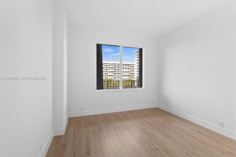 Condo in Key Biscayne, Florida, 2 bedrooms  № 2040911 - photo 15