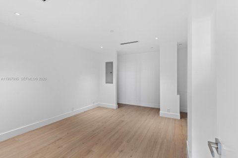 Condo in Key Biscayne, Florida, 2 bedrooms  № 2040911 - photo 17