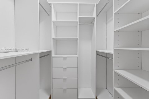 Condo in Key Biscayne, Florida, 2 bedrooms  № 2040911 - photo 13