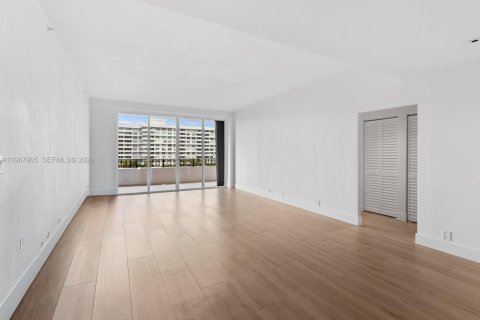 Condo in Key Biscayne, Florida, 2 bedrooms  № 2040911 - photo 6