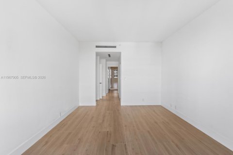 Condo in Key Biscayne, Florida, 2 bedrooms  № 2040911 - photo 12