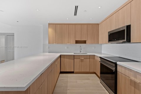 Condo in Key Biscayne, Florida, 2 bedrooms  № 2040911