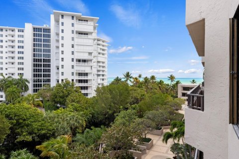 Condo in Key Biscayne, Florida, 2 bedrooms  № 2040911 - photo 9