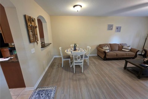 Townhouse in Spring Hill, Florida 2 bedrooms, 114.83 sq.m. № 2383889 - photo 7