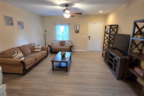 Townhouse in Spring Hill, Florida 2 bedrooms, 114.83 sq.m. № 2383889 - photo 3