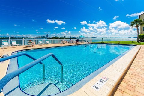 Condo in Clearwater, Florida, 2 bedrooms  № 759586 - photo 16