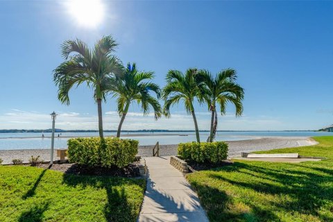 Condo in Clearwater, Florida, 2 bedrooms  № 759586 - photo 4