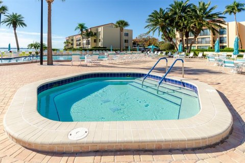 Condo in Clearwater, Florida, 2 bedrooms  № 759586 - photo 13
