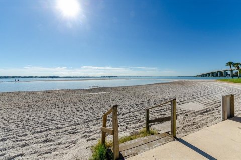 Condo in Clearwater, Florida, 2 bedrooms  № 759586 - photo 1