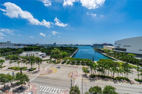 Condo in Miami, Florida, 2 bedrooms  № 1840729 - photo 27