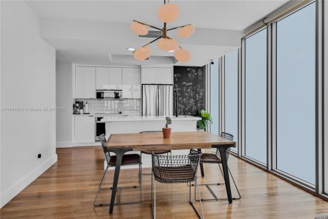 Condo in Miami, Florida, 2 bedrooms  № 1840729 - photo 7