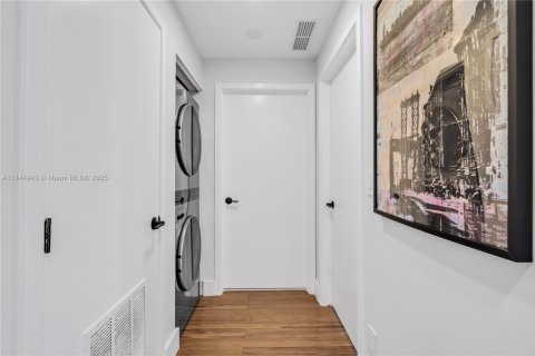 Condo in Miami, Florida, 2 bedrooms  № 1840729 - photo 18
