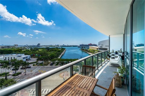 Condo in Miami, Florida, 2 bedrooms  № 1840729 - photo 25