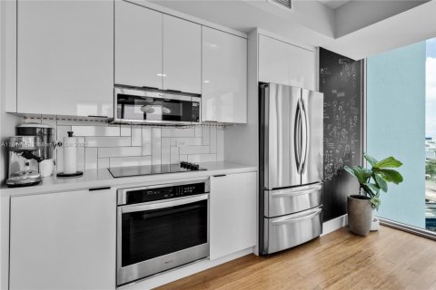 Condo in Miami, Florida, 2 bedrooms  № 1840729 - photo 10