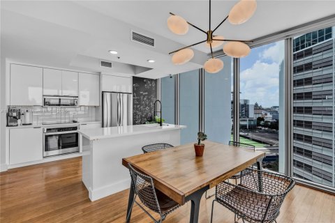 Condo in Miami, Florida, 2 bedrooms  № 1840729 - photo 8