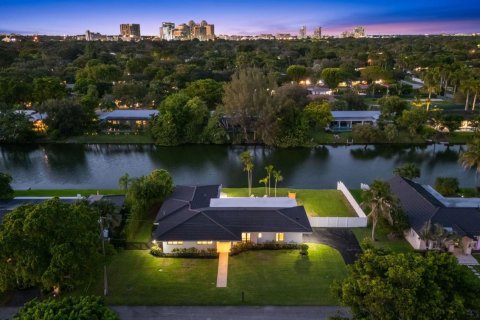 Villa ou maison à vendre à Pinecrest, Floride: 4 chambres, 253.53 m2 № 2418076 - photo 2