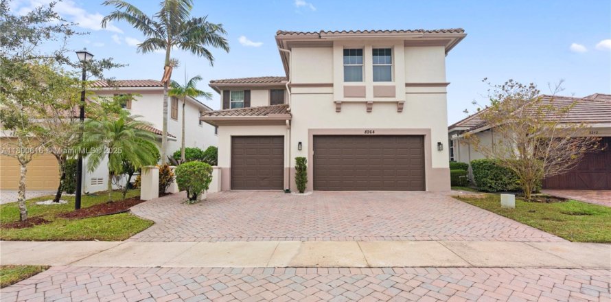House in Parkland, Florida 5 bedrooms, 304.81 sq.m. № 1739412