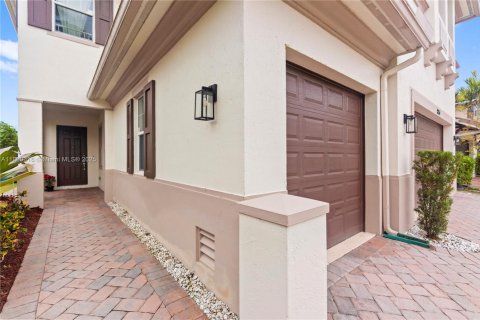 House in Parkland, Florida 5 bedrooms, 304.81 sq.m. № 1739412 - photo 3