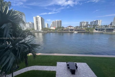 Apartment in Fort Lauderdale, Florida 1 bedroom, 58.9 sq.m. № 2001571 - photo 15