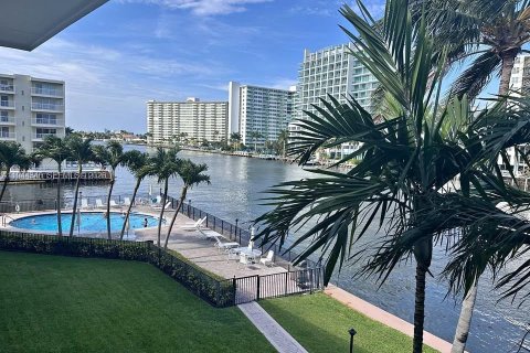 Apartment in Fort Lauderdale, Florida 1 bedroom, 58.9 sq.m. № 2001571 - photo 20